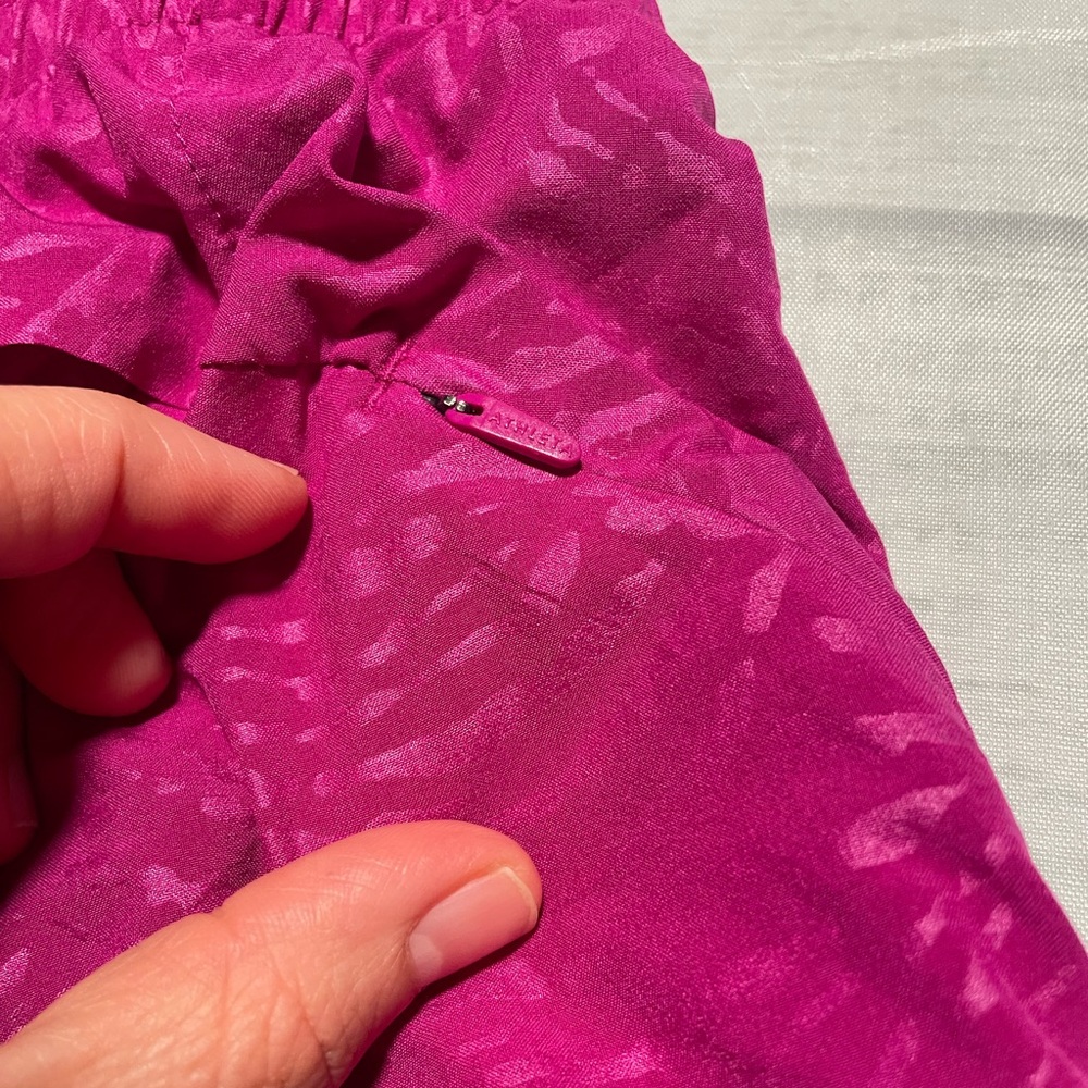 Athleta Mesh Racer Run Mid Rise 4" Shorts. Purple. Size S. - Picture 9 of 13